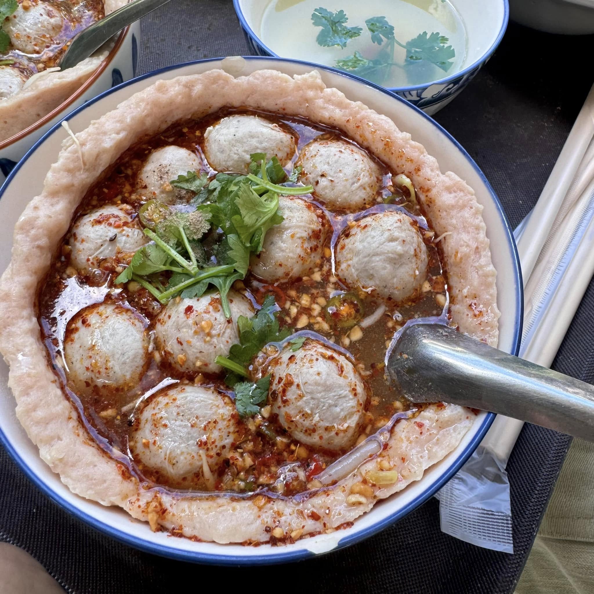 ก๋วยเตี๋ยวเกี๊ยว นายกุลรสนัว, เฮียไช้ ก๋วยเตี๋ยวต้มยำหมูบะช่อ, นัวโภชนา, Maekunkha, ก๋วยเตี๋ยวหมูป้าน้อยดินแดง แฟลต ช.3, ลุงเอสเตี๋ยวหมูต้มยำ, ก๋วยเตี๋ยวต้มยำหมูบะช่อ มาม่าหม้อไฟ เฮียจู๋-ลาดพร้าว71, ก๋วยเตี๋ยวตรอกโรงหมู, ก๋วยเตี๋ยวเอี่ยมน้อย, เจริญเส้น 查龙森, ทีเด็ด ก๋วยเตี๋ยวต้มยำหมูเด้งโบราณ, เป็นหนึ่ง ก๋วยเตี๋ยวต้มยำ เย็นตาโฟ, เล็กใหญ่ ก๋วยเตี๋ยวต้มยำโบราณ, แม่แสตมป์ก๋วยเตี๋ยวต้มยำหมูสับโบราณ, เปลว ก๋วยเตี๋ยวต้มยำ, ก๋วยเตี๋ยวต้มยำกากหมูสูตรโบราณ คลองเตย, ก๋วยเตี๋ยวต้มยำโบราณพ่อสนิท, เตี๋ยวตือ, 2พี่น้อง ก๋วยเตี๋ยวต้มยำ, พะเยาว์ก๋วยเตี๋ยวโบราณ, บ้านบุญรักษาก๋วยเตี๋ยวต้มยำโบราณ, ก๋วยเตี๋ยวต้มยำพันรี, ลุงเอ๋ก๋วยเตี๋ยวต้มยำโบราณ by plerm cup, เจ้าเจ็ด รวมโชค, ปรารีย์ ก๋วยเตี๋ยวต้มยำชามหมูเด้ง, ครัวเส้นแกงร้อน ก๋วยเตี๋ยวต้มยำ&อาหารตามสั่ง, ก๋วยเตี๋ยวหมูต้มยำมะนาวเจ็กพวง, เฮียบิ๊กห้าหม้อ