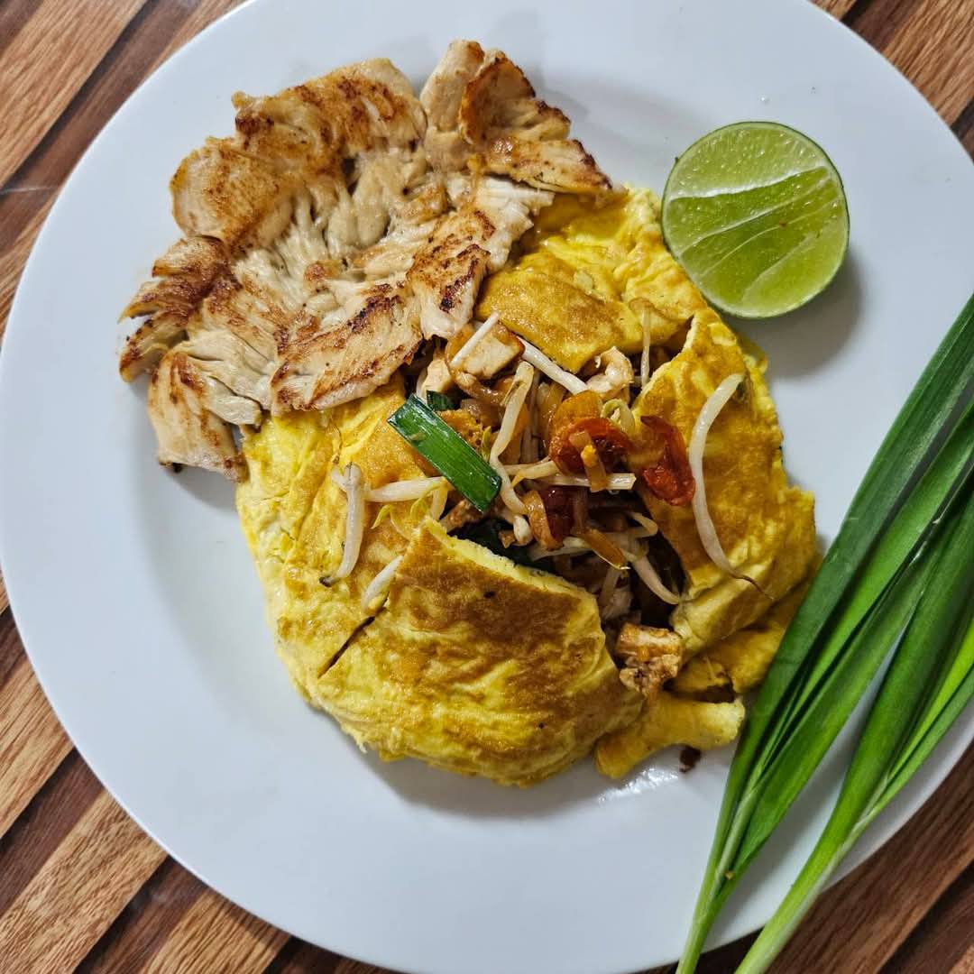 บ้านใหญ่ผัดไทยเตาถ่าน, ผัดไทยคุณยาย เสนาวิลล่า, ซอย7 แฮปปี้แลนด์, ผัดไทยหน้าช่องฯ, ผัดไทยายแถม ถนนวิสุทธิกษัตริย์, ทิพย์สมัย ผัดไทยประตูผี, ลุงภา ผัดไทย เจ้าเก่า, ผัดไทยเสวย ลาดพร้าว71, ประทุมทิพย์ผัดไทย, ผัดไทยวังหิน Showปัง, พรพิมลผัดไทย หอยทอด ราดซอสมันกุ้งรัชดา3แยก8 , เฮงหอยทอดชาวเล, ผัดไทยไฟทะลุ, ผัดไท นรกแตก, ผัดไทยรสเด็ดวงเวียนใหญ่ ไม่ใส่ผงชูรส, สอบถามเพิ่มเติม โทร. 02 438 8388, ผัดไทเทเวศร์ 359