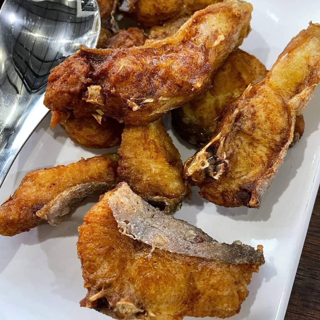 ข้าวเปิ๊ปยายเครื่อง, กับข้าวกับปลา, สินวนา, เฟื่องฟ้า, บ้านครูอิ๋ว, สิบสองหน่วยตัด, ร้านอาหารลุงจ้อย สุโขทัย, ก๋วยเตี๋ยวสุโขทัย ไม้กลางกรุง, Pizza House, Phum Phor ภูมิพ่อ, รักชาติ พาเพลิน ศรีสำโรง, ณ โขทัย, กุ๊กเหมียน, ป้าอ้วนหมูจุ่ม 2