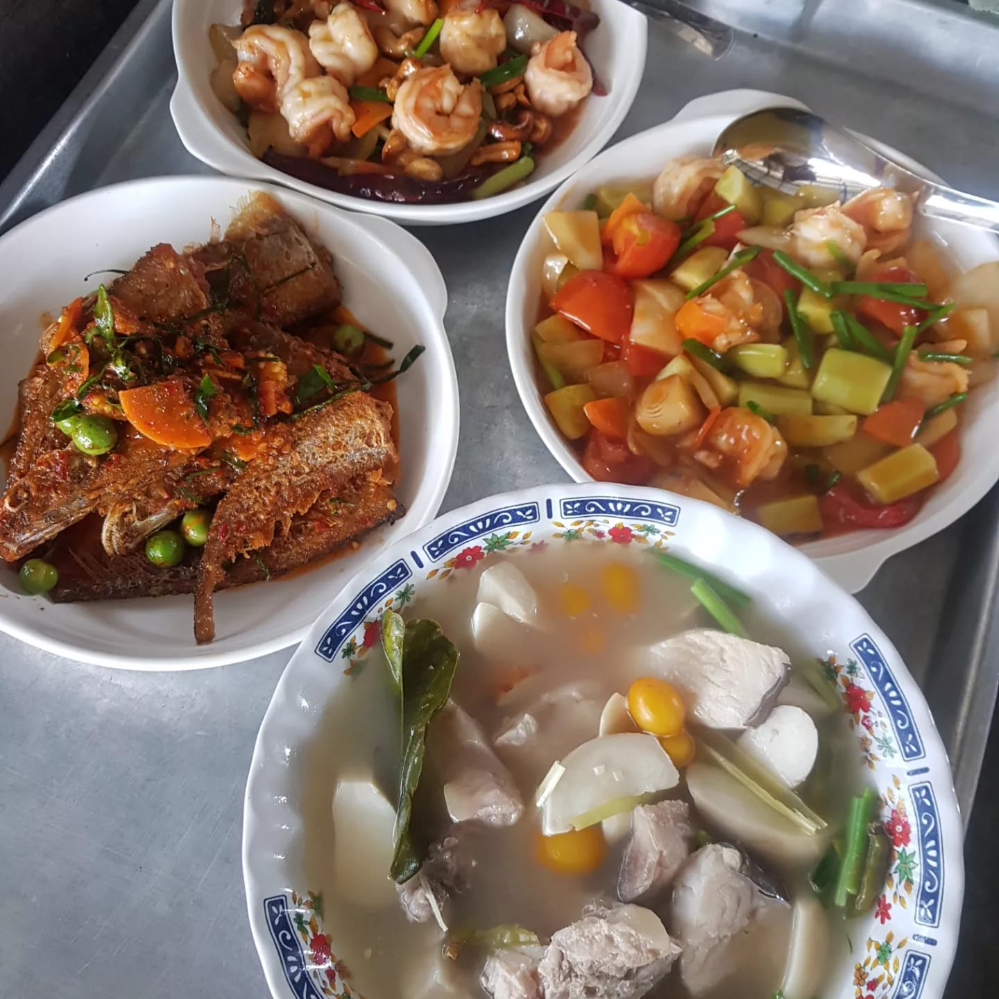 ข้าวเปิ๊ปยายเครื่อง, กับข้าวกับปลา, สินวนา, เฟื่องฟ้า, บ้านครูอิ๋ว, สิบสองหน่วยตัด, ร้านอาหารลุงจ้อย สุโขทัย, ก๋วยเตี๋ยวสุโขทัย ไม้กลางกรุง, Pizza House, Phum Phor ภูมิพ่อ, รักชาติ พาเพลิน ศรีสำโรง, ณ โขทัย, กุ๊กเหมียน, ป้าอ้วนหมูจุ่ม 2