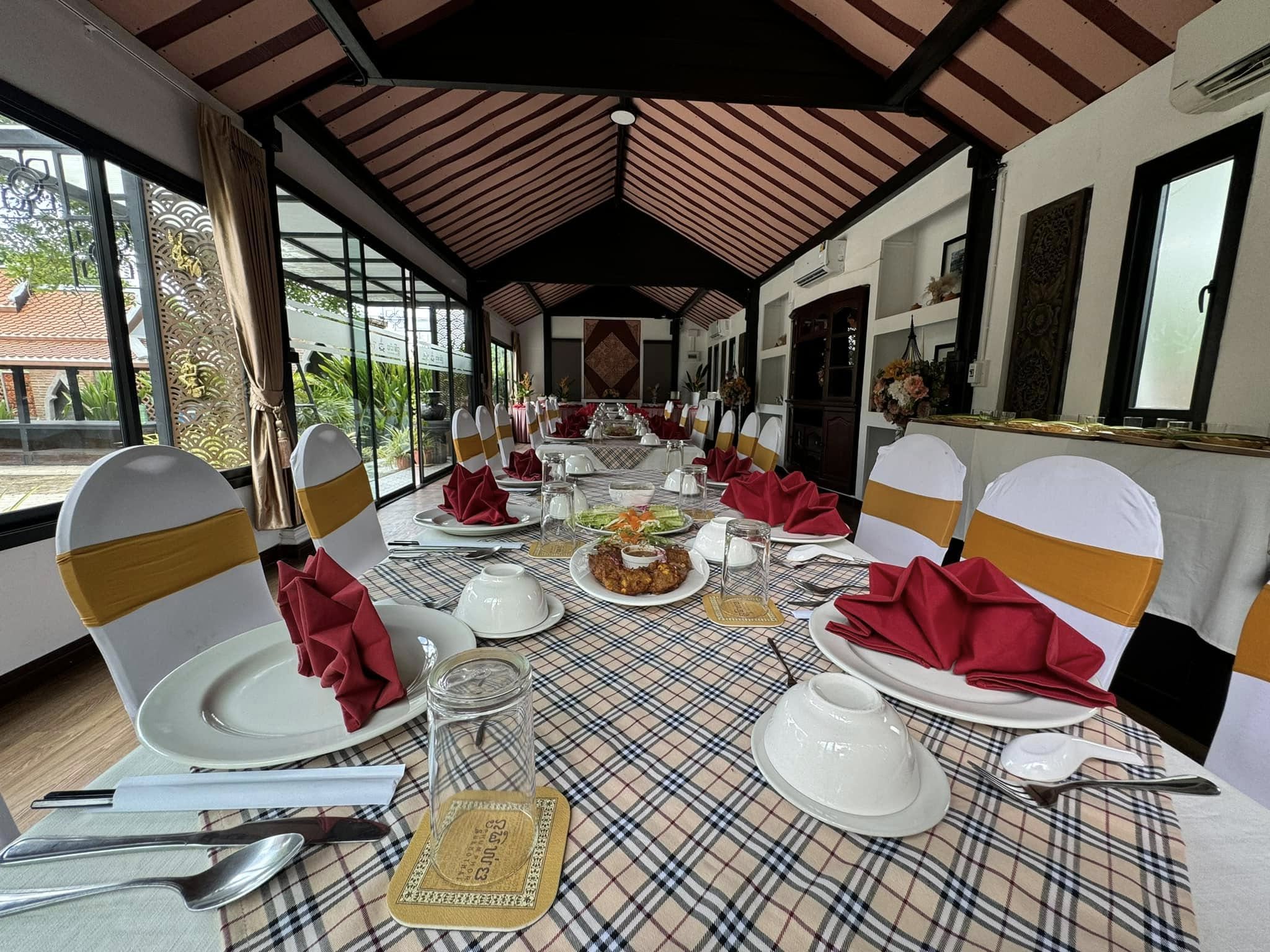 ข้าวเปิ๊ปยายเครื่อง, กับข้าวกับปลา, สินวนา, เฟื่องฟ้า, บ้านครูอิ๋ว, สิบสองหน่วยตัด, ร้านอาหารลุงจ้อย สุโขทัย, ก๋วยเตี๋ยวสุโขทัย ไม้กลางกรุง, Pizza House, Phum Phor ภูมิพ่อ, รักชาติ พาเพลิน ศรีสำโรง, ณ โขทัย, กุ๊กเหมียน, ป้าอ้วนหมูจุ่ม 2