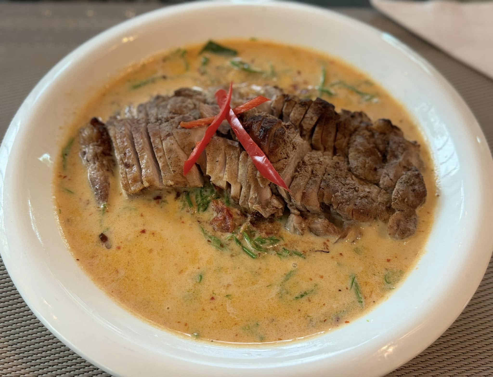 ข้าวเปิ๊ปยายเครื่อง, กับข้าวกับปลา, สินวนา, เฟื่องฟ้า, บ้านครูอิ๋ว, สิบสองหน่วยตัด, ร้านอาหารลุงจ้อย สุโขทัย, ก๋วยเตี๋ยวสุโขทัย ไม้กลางกรุง, Pizza House, Phum Phor ภูมิพ่อ, รักชาติ พาเพลิน ศรีสำโรง, ณ โขทัย, กุ๊กเหมียน, ป้าอ้วนหมูจุ่ม 2