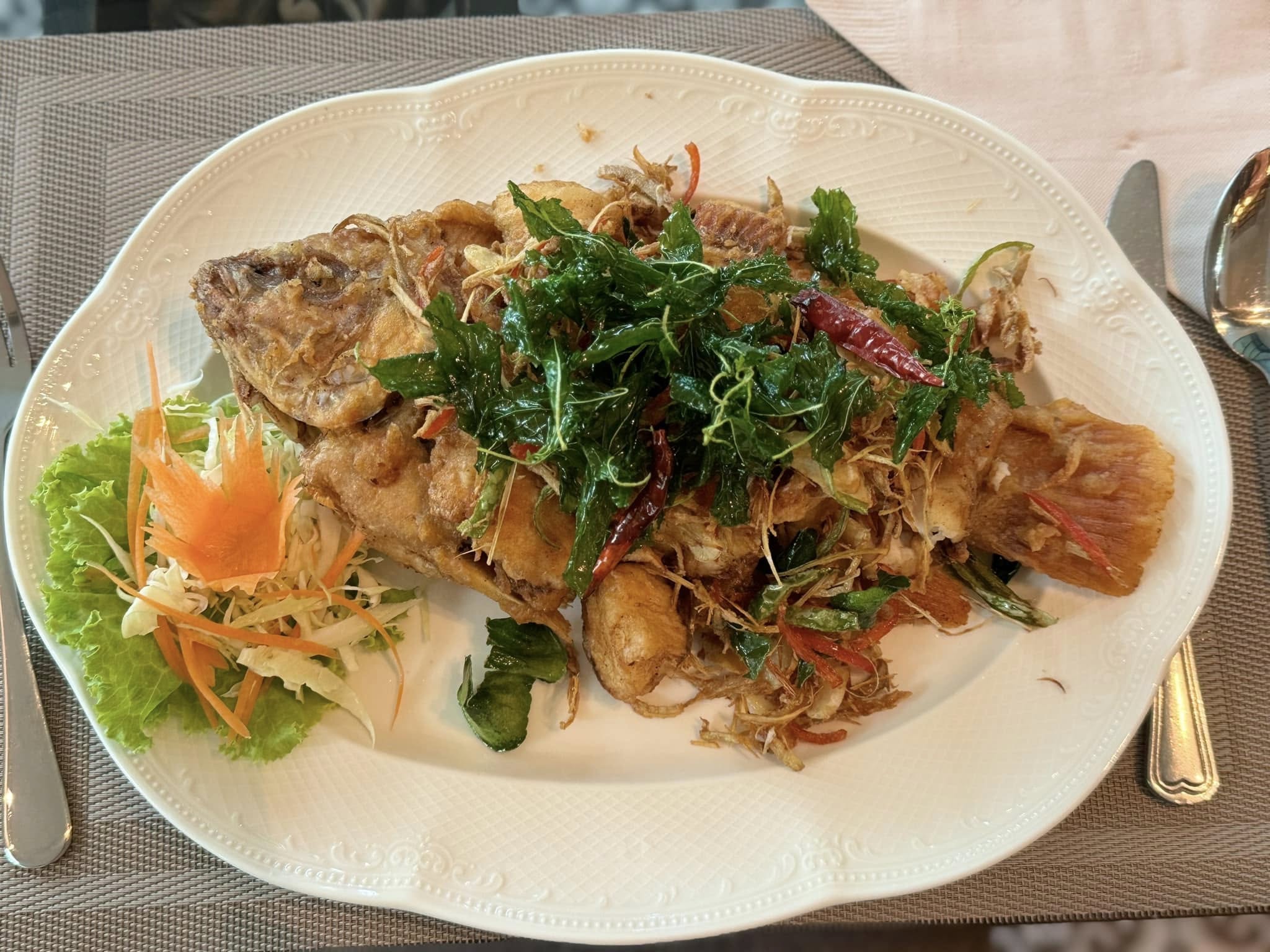 ข้าวเปิ๊ปยายเครื่อง, กับข้าวกับปลา, สินวนา, เฟื่องฟ้า, บ้านครูอิ๋ว, สิบสองหน่วยตัด, ร้านอาหารลุงจ้อย สุโขทัย, ก๋วยเตี๋ยวสุโขทัย ไม้กลางกรุง, Pizza House, Phum Phor ภูมิพ่อ, รักชาติ พาเพลิน ศรีสำโรง, ณ โขทัย, กุ๊กเหมียน, ป้าอ้วนหมูจุ่ม 2