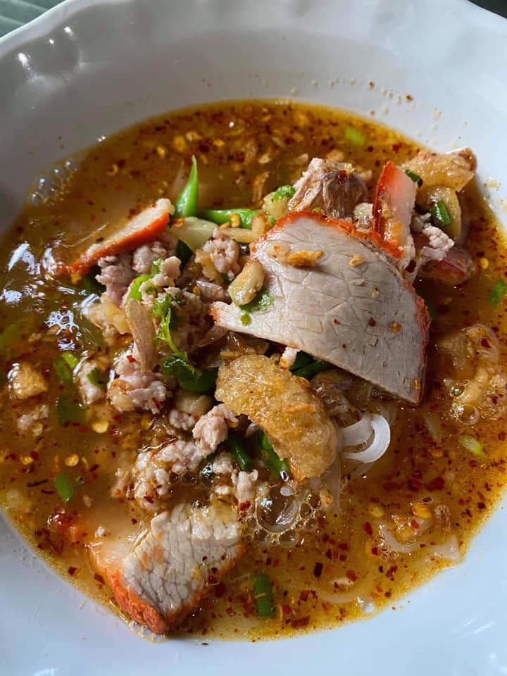 ข้าวเปิ๊ปยายเครื่อง, กับข้าวกับปลา, สินวนา, เฟื่องฟ้า, บ้านครูอิ๋ว, สิบสองหน่วยตัด, ร้านอาหารลุงจ้อย สุโขทัย, ก๋วยเตี๋ยวสุโขทัย ไม้กลางกรุง, Pizza House, Phum Phor ภูมิพ่อ, รักชาติ พาเพลิน ศรีสำโรง, ณ โขทัย, กุ๊กเหมียน, ป้าอ้วนหมูจุ่ม 2