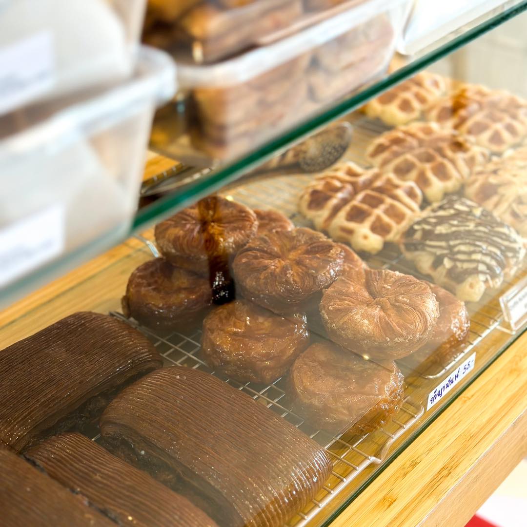 The Sine Cafe’, Whispering cafe, รักษ์น้ำคาเฟ่, Orenchi Cafe, KAWA Coffee and Co., Orenchi Specialty Coffee, Attitude Coffee, Memory House Cafe, In Garden Hut Cafe, ChataThammachart, She's The Legend Cafe, RIVA floating cafe, Good Mood House, นึก คาเฟ่ - วัดไร่ขิง, Ton Khao Terrace, CHADA Tea Boutique, Kark Crof.f