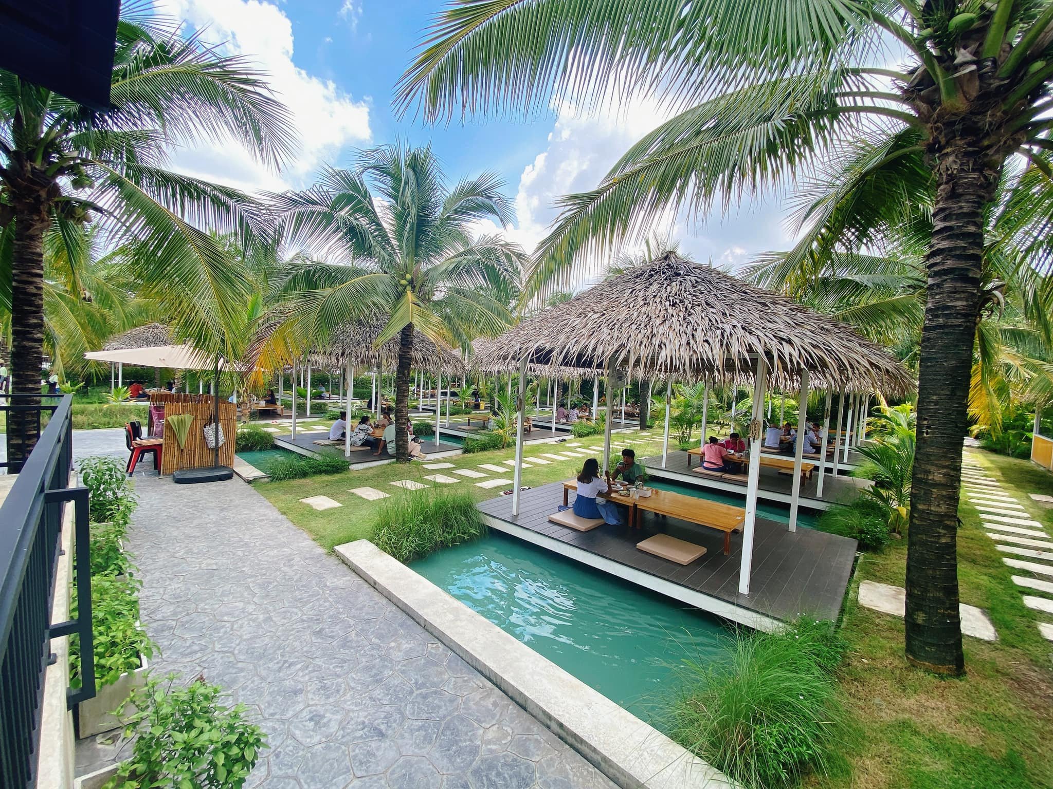 The Sine Cafe’, Whispering cafe, รักษ์น้ำคาเฟ่, Orenchi Cafe, KAWA Coffee and Co., Orenchi Specialty Coffee, Attitude Coffee, Memory House Cafe, In Garden Hut Cafe, ChataThammachart, She's The Legend Cafe, RIVA floating cafe, Good Mood House, นึก คาเฟ่ - วัดไร่ขิง, Ton Khao Terrace, CHADA Tea Boutique, Kark Crof.f