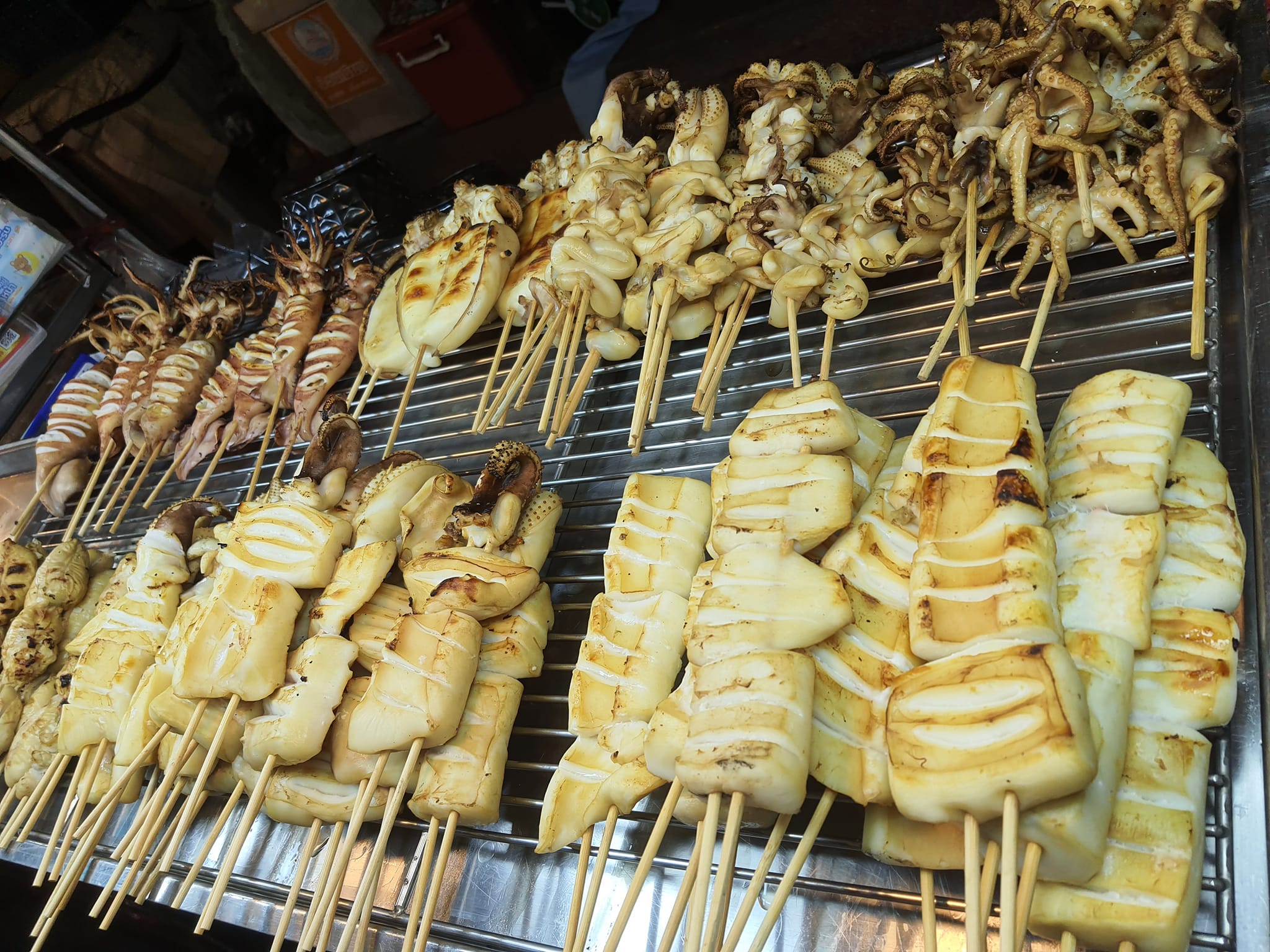 หมึกย่างแดนมังกรเยาวราช, คุณโต๊สปูนา สกุลดี ซ.5 หนองจอก กทม., ธนาชาใต้ เลียบด่วนแดนเนรมิต, กินหมึก หนวดหมึกทอด, ล้านไขมันดี อโวคาโด, ร้านตำแซ่บผัวเผลอ, ร้านตำแซ่บผัวเผลอ เปิดบริการทุกวัน เวลา 16.00-00.00 น. สอบถามเพิ่มเติม โทร. 098 563 6018, lind_juice