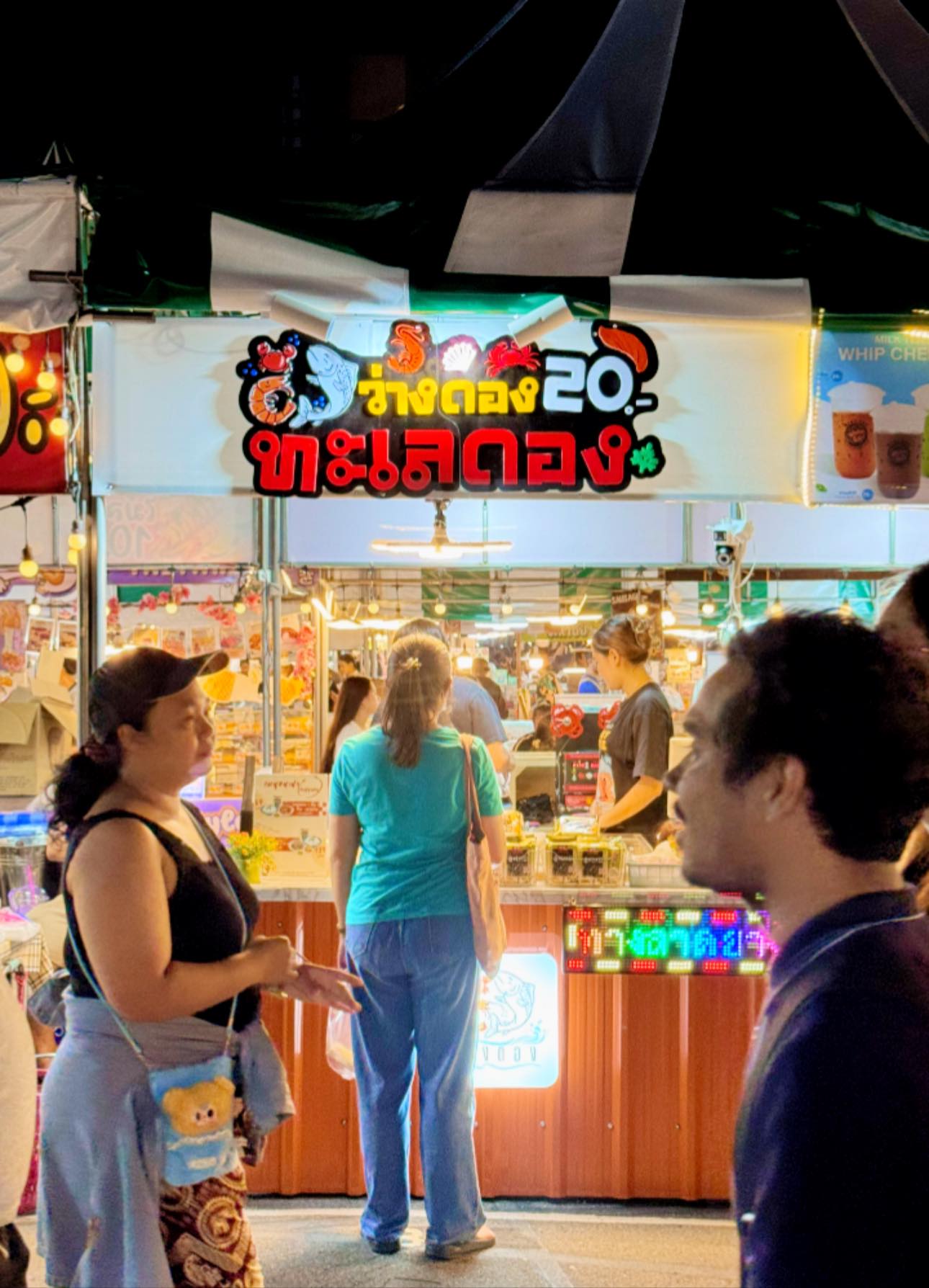 หมึกย่างแดนมังกรเยาวราช, คุณโต๊สปูนา สกุลดี ซ.5 หนองจอก กทม., ธนาชาใต้ เลียบด่วนแดนเนรมิต, กินหมึก หนวดหมึกทอด, ล้านไขมันดี อโวคาโด, ร้านตำแซ่บผัวเผลอ, ร้านตำแซ่บผัวเผลอ เปิดบริการทุกวัน เวลา 16.00-00.00 น. สอบถามเพิ่มเติม โทร. 098 563 6018, lind_juice