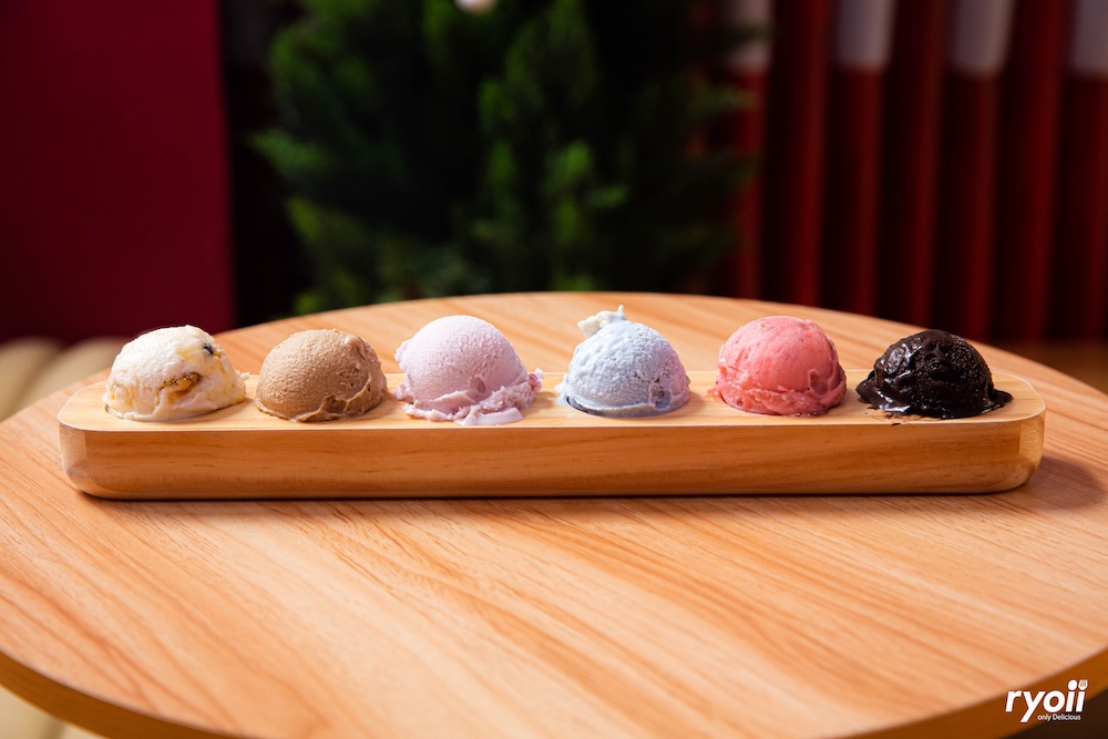 Cypher Gelato, สุกี้จินดา, สาขาลาดพร้าววังหิน, เถ่าชิ่ว น้ำเต้าหู้มือหนึ่ง, เตาถ่าน หมูกระทะ, Unfinished Coffee Roaster, เซี้ยม ก๋วยเตี๋ยวสุโขทัย วังหิน, เครปป้าเฉื่อย, สาขา Plaza Lagoon, เฝอ'54, สาขาลาดพร้าววังหิน 60, ซ้งเป็ดพะโล้, ผัดไทยวังหิน Showปัง, ราดหน้าฟาไฉ, โกวนัน, โกวใหญ่ ก๋วยเตี๋ยวหมูต้มยำ, รัตนา ราชาบะหมี่เกี๊ยวข้าวหมูแดง, ทวีชัยเป็ดพะโล้, กล้วยทอดล้านช้าง, Wood Café, หมูมาไก่ไป, เลิศทิพย์วังหิน, ก๋วยเตี๋ยวต้มยำไข่ลาวา, Buta Shabu, โก โรตีชาชัก ลาดพร้าววังหิน