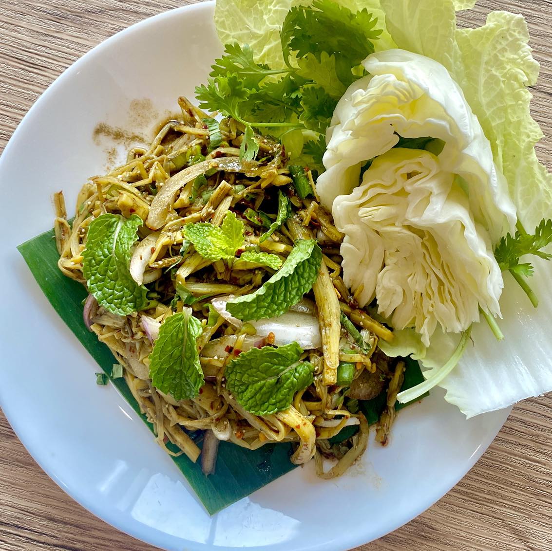 ล้าน เหนือ-น่าน อาหารเหนือ, เนื้อเหนือ Neua.Neur.Bkk, ต๋องเต็มโต๊ะ, สาขาพุทธมณฑล สาย 2, อองตอง ข้าวซอย, ละอ่อน น้ำเงี้ยว อาหารเหนือ, เฮือนลำพูน, รัชดาอาหารเหนือ, ร้านลำแต๊ๆ อาหารพื้นเมือง, ข้าวซอยลำดวนฟ้าฮ่ามเชียงใหม่, สาขาวิภาวดีรังสิต 58, หอมด่วน, ต๊ะต่อนยอน, Cr. ภาพทั้งหมดจาก Facebook ต๊ะต่อนยอน อาหารเหนือ, ฮ้านจาวเหนือ, ต๋องเหนือ Express, ข้าวซอยเชียงใหม่ ตรงข้ามกรมศุลกากร, ครัวเจียงใหม่, ครัวมะแข่น, กาดหลวง มินิ