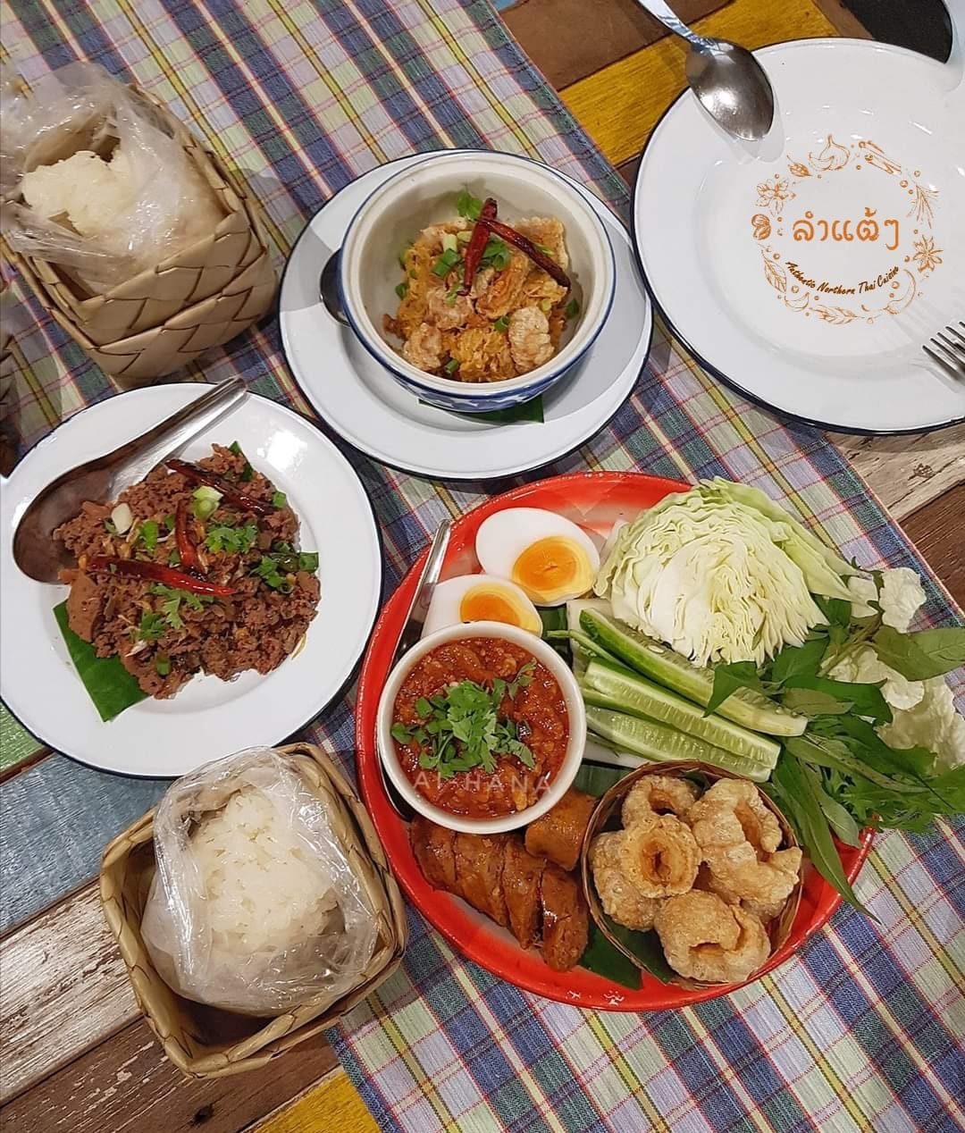 ล้าน เหนือ-น่าน อาหารเหนือ, เนื้อเหนือ Neua.Neur.Bkk, ต๋องเต็มโต๊ะ, สาขาพุทธมณฑล สาย 2, อองตอง ข้าวซอย, ละอ่อน น้ำเงี้ยว อาหารเหนือ, เฮือนลำพูน, รัชดาอาหารเหนือ, ร้านลำแต๊ๆ อาหารพื้นเมือง, ข้าวซอยลำดวนฟ้าฮ่ามเชียงใหม่, สาขาวิภาวดีรังสิต 58, หอมด่วน, ต๊ะต่อนยอน, Cr. ภาพทั้งหมดจาก Facebook ต๊ะต่อนยอน อาหารเหนือ, ฮ้านจาวเหนือ, ต๋องเหนือ Express, ข้าวซอยเชียงใหม่ ตรงข้ามกรมศุลกากร, ครัวเจียงใหม่, ครัวมะแข่น, กาดหลวง มินิ