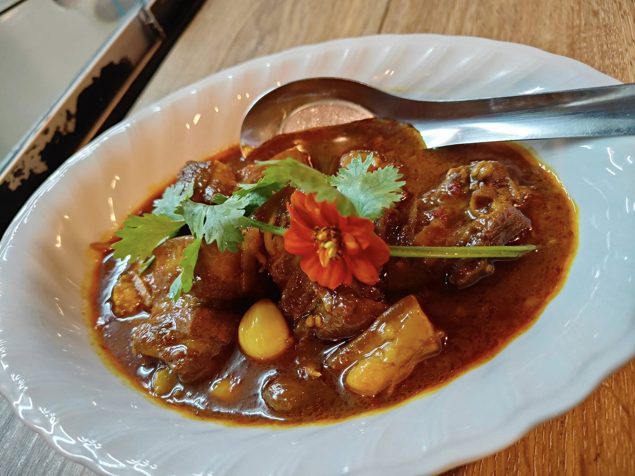 ล้าน เหนือ-น่าน อาหารเหนือ, เนื้อเหนือ Neua.Neur.Bkk, ต๋องเต็มโต๊ะ, สาขาพุทธมณฑล สาย 2, อองตอง ข้าวซอย, ละอ่อน น้ำเงี้ยว อาหารเหนือ, เฮือนลำพูน, รัชดาอาหารเหนือ, ร้านลำแต๊ๆ อาหารพื้นเมือง, ข้าวซอยลำดวนฟ้าฮ่ามเชียงใหม่, สาขาวิภาวดีรังสิต 58, หอมด่วน, ต๊ะต่อนยอน, Cr. ภาพทั้งหมดจาก Facebook ต๊ะต่อนยอน อาหารเหนือ, ฮ้านจาวเหนือ, ต๋องเหนือ Express, ข้าวซอยเชียงใหม่ ตรงข้ามกรมศุลกากร, ครัวเจียงใหม่, ครัวมะแข่น, กาดหลวง มินิ