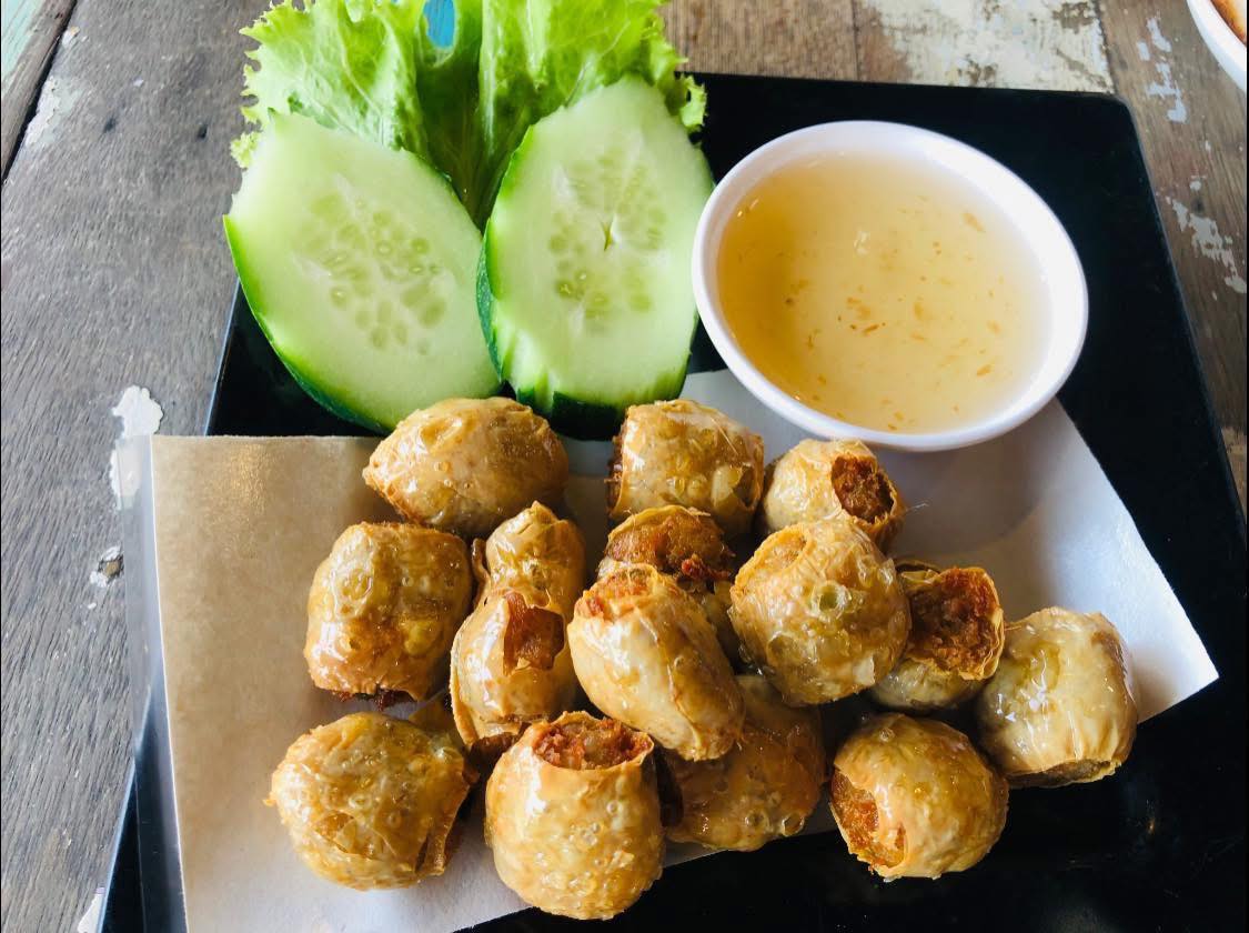 ก๋วยเตี๋ยวเรือในคลอง อยุธยา, กรุงเก่า"เตี๋ยวเรือ", ร้านก๋วยเตี๋ยวเรือโอ่งบนแพริมแม่น้ำน้อย, ก๋วยเตี๋ยวเรือกิมหลวน อยุธยา, ก๋วยเตี๋ยวเรือ ตาลเดี่ยว'เตี๋ยวเรือ, ก๋วยเตี๊ยวลุงแจ๊ะ (บัวหวาน), ร้านก๋วยเตี๋ยวตาไห (คลองท่อ), ก๋วยเตี๋ยวเรือแม่วันดี อยุธยา