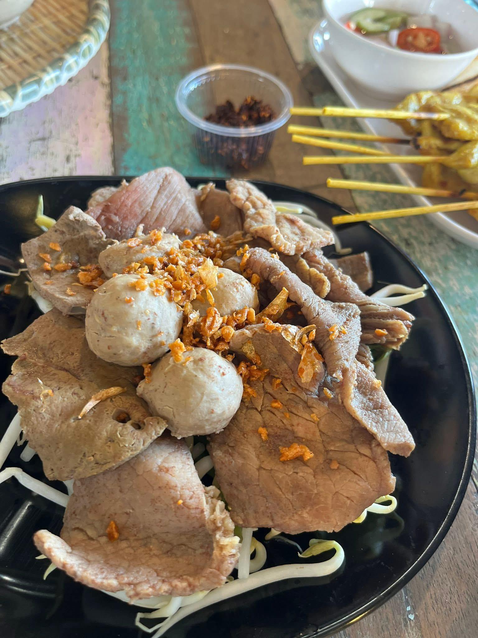 ก๋วยเตี๋ยวเรือในคลอง อยุธยา, กรุงเก่า"เตี๋ยวเรือ", ร้านก๋วยเตี๋ยวเรือโอ่งบนแพริมแม่น้ำน้อย, ก๋วยเตี๋ยวเรือกิมหลวน อยุธยา, ก๋วยเตี๋ยวเรือ ตาลเดี่ยว'เตี๋ยวเรือ, ก๋วยเตี๊ยวลุงแจ๊ะ (บัวหวาน), ร้านก๋วยเตี๋ยวตาไห (คลองท่อ), ก๋วยเตี๋ยวเรือแม่วันดี อยุธยา