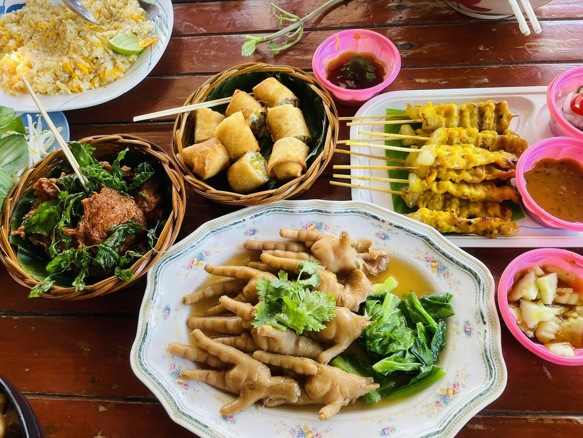ก๋วยเตี๋ยวเรือในคลอง อยุธยา, กรุงเก่า"เตี๋ยวเรือ", ร้านก๋วยเตี๋ยวเรือโอ่งบนแพริมแม่น้ำน้อย, ก๋วยเตี๋ยวเรือกิมหลวน อยุธยา, ก๋วยเตี๋ยวเรือ ตาลเดี่ยว'เตี๋ยวเรือ, ก๋วยเตี๊ยวลุงแจ๊ะ (บัวหวาน), ร้านก๋วยเตี๋ยวตาไห (คลองท่อ), ก๋วยเตี๋ยวเรือแม่วันดี อยุธยา