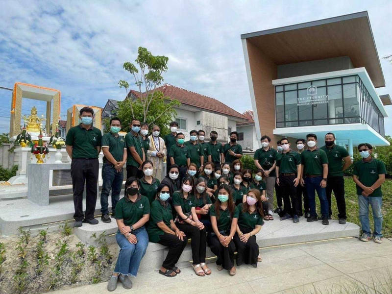 แตกไลน์ “เฉลิมนคร” ลงทุนอสังหาริมทรัพย์ ปี 2533, มอตโต้ตลอดไป “มาตรฐานคือรากฐานสำคัญ”, ที่ดินรังสิตคลอง 3 ทำ MOU กับคาร์ฟูร์ แต่เปิดห้างกับ “โลตัส”, ”สามัคคีคือพลัง” คาถาธุรกิจผ่านพ้นน้ำท่วมใหญ่ปี 2554, “Passion for Living Well” ที่มาของรางวัลอสังหาฯ นับไม่ถ้วน, คีย์ซักเซส “ซื่อสัตย์-พัฒนาตน-สามัคคีทำงานเป็นทีม”