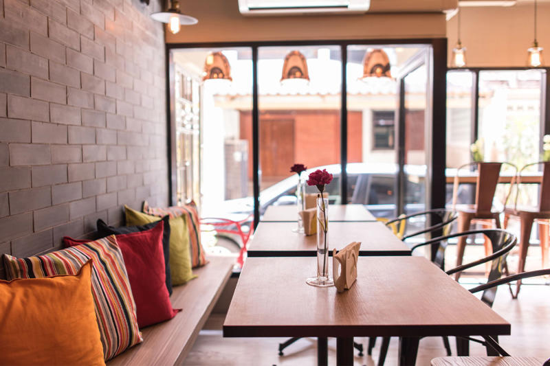 ปรับเกณฑ์ขออนุญาตง่ายขึ้น, กม.ไม่ล้าสมัยแค่รัฐไม่จริงจัง, ค้าน 4 ประเด็นหลัก, หวั่นต่างชาติซื้อคอนโดฯ ทำโรงแรม, สนับสนุนท้องถิ่นเก็บรายได้