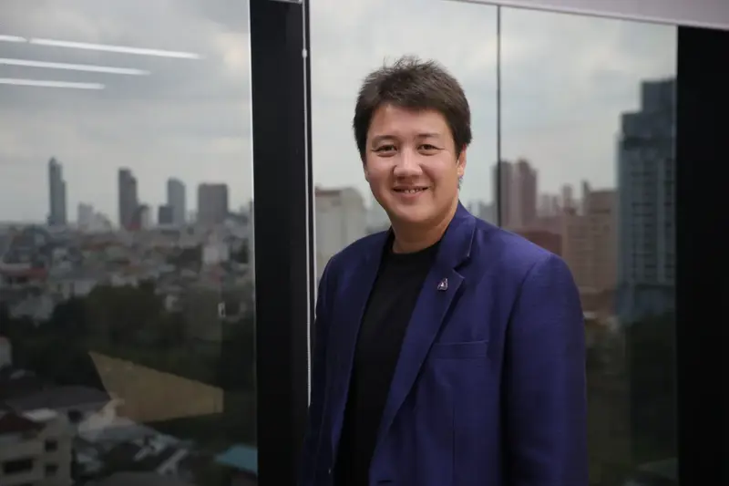 แม้แต่อาชีพสายเทคฯ ก็สั่นคลอน, พนักงานออฟฟิศและบัณฑิตจบใหม่กระทบเต็มๆ, สร้างคนให้พร้อมสำหรับโลกยุคใหม่, ทางรอดของมนุษย์ High Touch ทักษะที่ AI ไม่มีวันสู้ได้, ข้อเสนอแนะถึงภาครัฐ