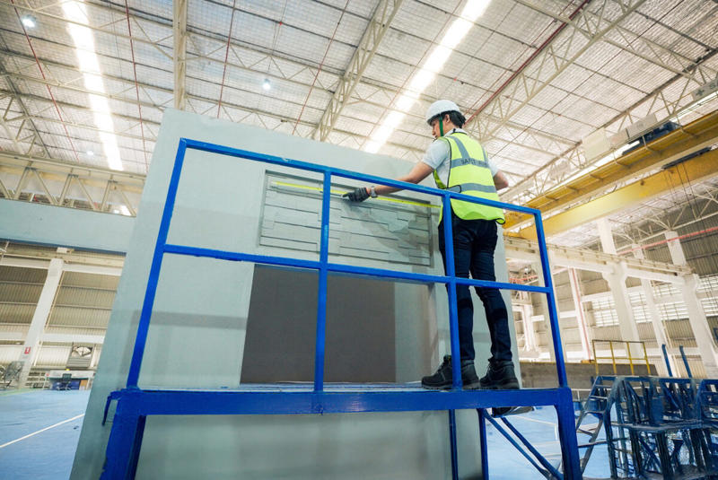 นายกฯวิศวกรโครงสร้างแนะ ทางออกบ้านปลอดภัยยุคใหม่, “พรีคาสท์” เทคโนโลยีสำเร็จรูป ปลอดภัย-ลดคาร์บอน, “ป้องกันดีกว่าแก้” ผลักดันมาตรฐานใหม่สู่ตลาดอสังหาฯ, สัมผัสของจริง “บ้านที่อยู่ได้จริงในทุกสถานการณ์”