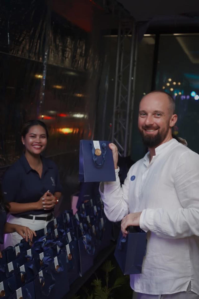 ครึ่งปีแรกยอดขาย 12,957 ล้าน สัดส่วน 66% ของเป้าทั้งปี, ครึ่งปีหลังลงทุนเพิ่ม 11,300 ล้านบาท-สร้างเสร็จ 3 คอนโด, อัพเดตตลาดภูเก็ต 12 โครงการ 38,747 ล้านบาท, ต่อยอดแฟลกชิปพูลวิลล่า “เดอะ ไทเทิล วิลล่า คิรารา”, หยอดกระปุกลงทุนโรงแรม-บีชคลับ เสริมรายได้รีเคอริ่ง, พอร์ตสะสม 80 โครงการ-มูลค่าสะสม 132,851 ล้านบาท