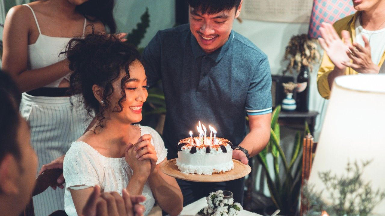 คำอวยพรวันเกิดยาวๆ สุดซึ้ง, คำอวยพรวันเกิดผู้ใหญ่ สุขสันต์วันเกิด Happy Birthday, คำอวยพรวันเกิดแฟนสุดโรแมนติก, คำอวยพรวันเกิดเพื่อนตลกปนฮา, คำอวยพรวันเกิดน้องสาว น้องชาย, คำอวยพรภาษาอังกฤษน่ารักๆ Happy birthday ความหมายดี, คำอวยพรวันเกิดภาษาจีน โกอินเตอร์