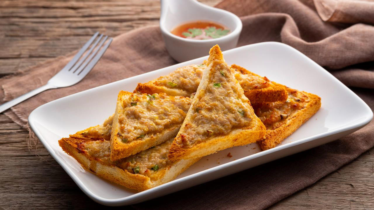 1. แซลมอนย่าง, 2. ไข่เจียวไร้น้ำมัน, 3. หมูทอดแดดเดียว, 4. ไก่ย่างน้ำจิ้มแจ่ว, 5. ไข่กระทะ, 6. ขนมปังหน้าหมู, 7. หมูก้อนทอด, 8. เปาะเปี๊ยะทอด, 9. กล้วยปิ้ง, 10. เค้กกล้วยหอม