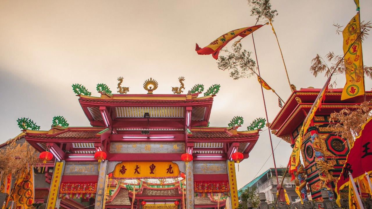 รู้จัก "เทศกาลกินเจ 2568" คืออะไร, กินเจ 2568 วันไหน เดือนไหน ตรงกับวันอะไร, เปิดที่มาและประวัติเทศกาลกินเจปี 2568 , ไขข้อสงสัย กินเจ 2568 ห้ามกินอะไรบ้าง, เทศกาลกินเจ 2568 จัดที่ไหนบ้าง