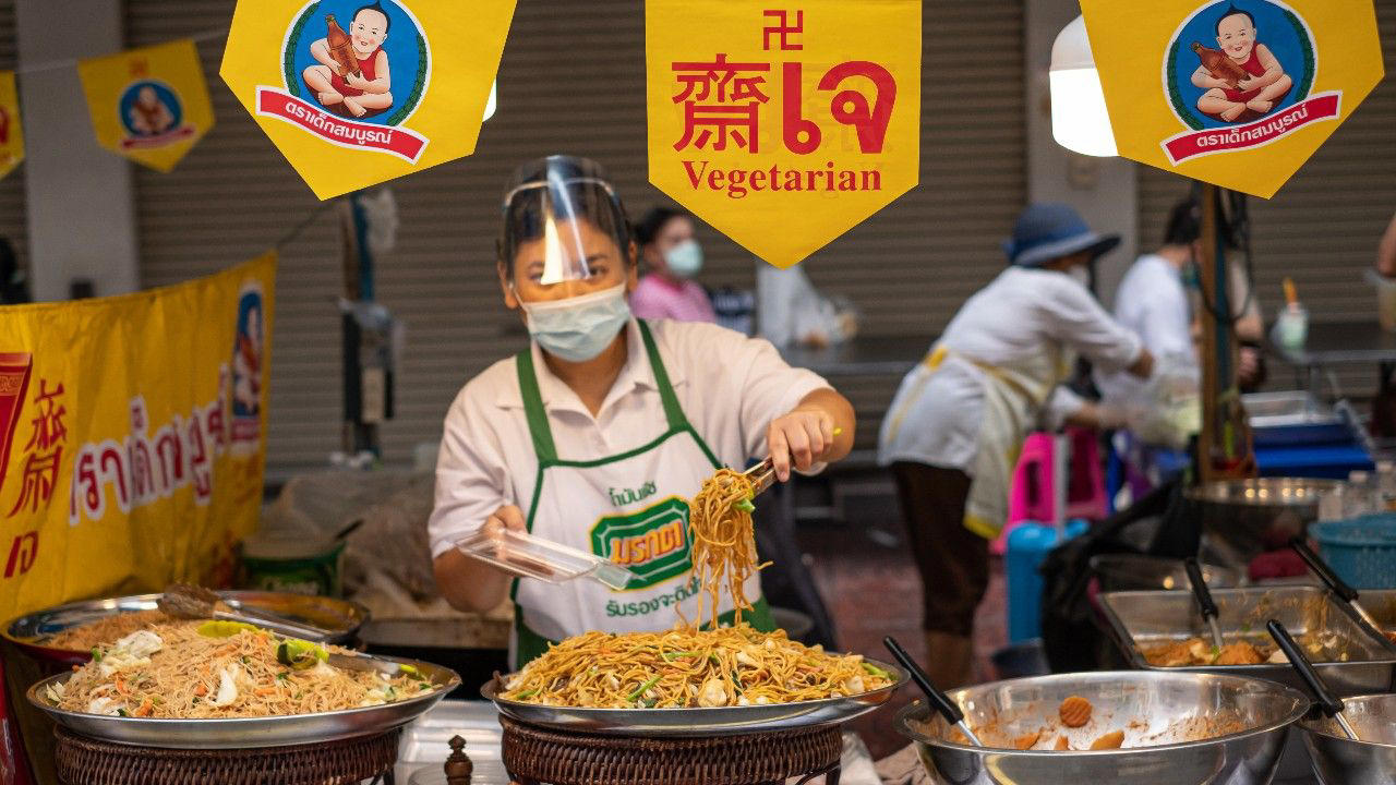 รู้จัก "เทศกาลกินเจ 2568" คืออะไร, กินเจ 2568 วันไหน เดือนไหน ตรงกับวันอะไร, เปิดที่มาและประวัติเทศกาลกินเจปี 2568 , ไขข้อสงสัย กินเจ 2568 ห้ามกินอะไรบ้าง, เทศกาลกินเจ 2568 จัดที่ไหนบ้าง