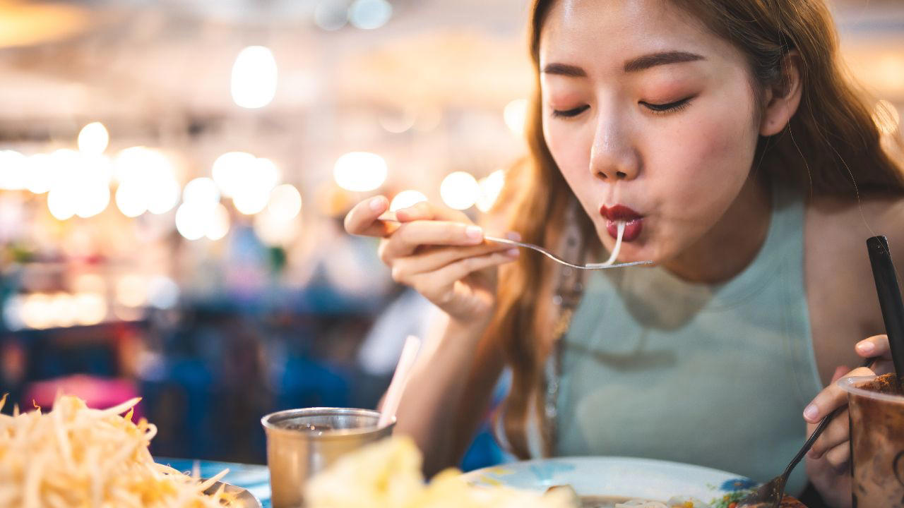 1. ของกินจตุจักร อิ่มตั้งแต่เที่ยงวันยันเที่ยงคืน, 2. ของกิน Central World ศูนย์กลางชาวเมือง, 3. ของกิน One Bangkok พิกัดใหม่, 4. ของกิน ลาดพร้าว อร่อย ครบทุกรส, 5. ของกินสยาม คาว-หวาน อร่อยกลางกรุง, 6. ของกินอารีย์ คาเฟ่ ร้านอาหารดัง, 7. ของกินรัชดา ห้วยขวาง คึกคักทั้งกลางวันและกลางคืน, 8. ของกินทรงวาด ถูกใจวัยรุ่น, 9. ของกินเยาวราช จัดเต็มอาหารหลากสไตล์, 10. ของกินพระนคร ย่านเก่าแก่ ของกินอร่อย