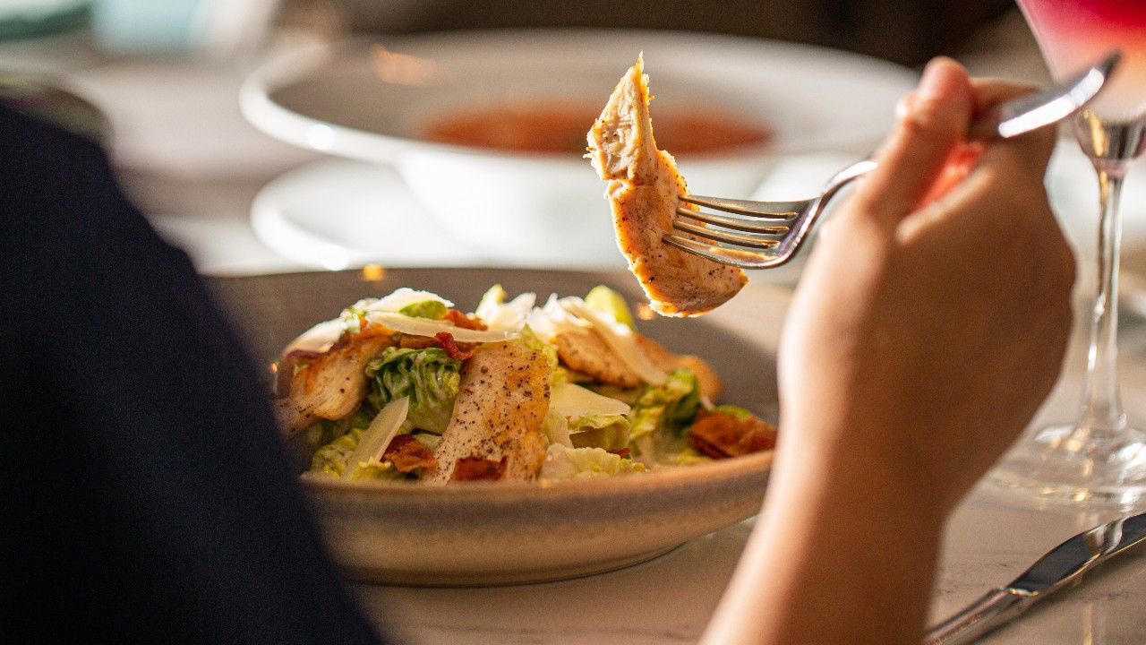 1. ของกินจตุจักร อิ่มตั้งแต่เที่ยงวันยันเที่ยงคืน, 2. ของกิน Central World ศูนย์กลางชาวเมือง, 3. ของกิน One Bangkok พิกัดใหม่, 4. ของกิน ลาดพร้าว อร่อย ครบทุกรส, 5. ของกินสยาม คาว-หวาน อร่อยกลางกรุง, 6. ของกินอารีย์ คาเฟ่ ร้านอาหารดัง, 7. ของกินรัชดา ห้วยขวาง คึกคักทั้งกลางวันและกลางคืน, 8. ของกินทรงวาด ถูกใจวัยรุ่น, 9. ของกินเยาวราช จัดเต็มอาหารหลากสไตล์, 10. ของกินพระนคร ย่านเก่าแก่ ของกินอร่อย