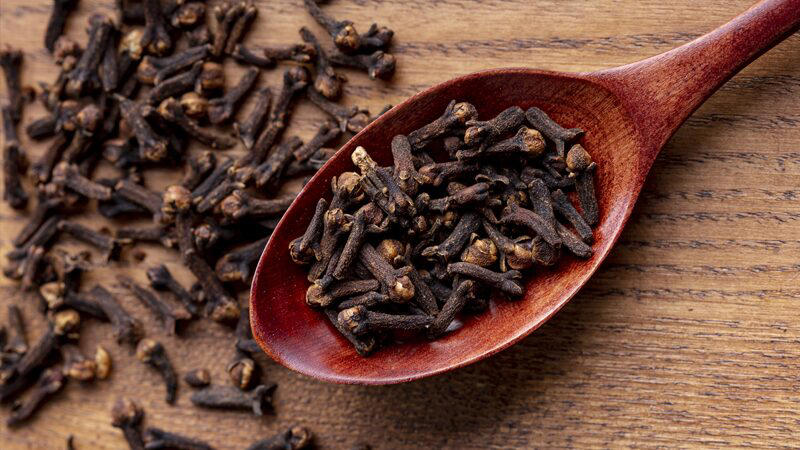 1.สมุนไพรหญ้าดอกขาว, 3.กานพลู, 4.มะขามป้อม, 5.โปร่งฟ้า, 6.รางจืด