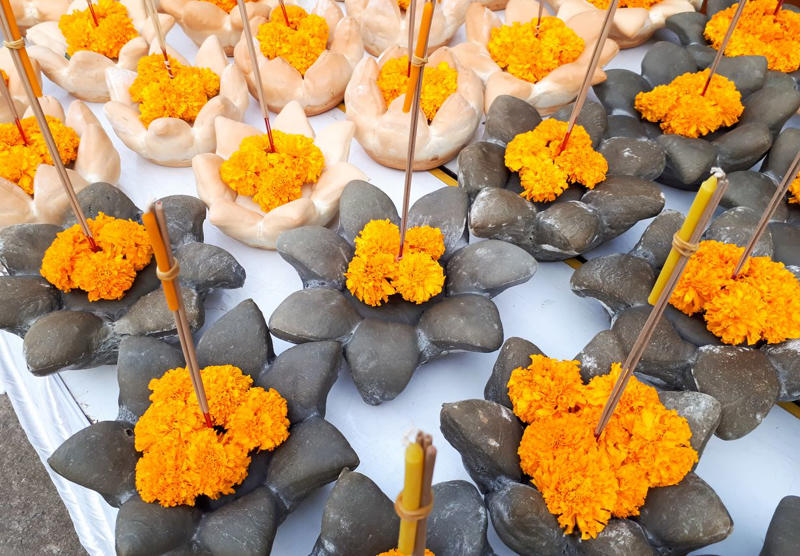 กระทงใบตอง เป็นคนเรียบง่าย อบอุ่น, กระทงดอกไม้สด โรแมนติกตัวจริง, กระทงกลีบบัว ใจดีมีเมตตา, กระทงขนมปัง สายครีเอทีฟ รักสัตว์, กระทงแฟนซี หรือ กระทงที่ออกแบบเอง สายอาร์ต ตัวตนชัดเจน, กระทงกะลามะพร้าว เก๋าแบบไม่ธรรมดา