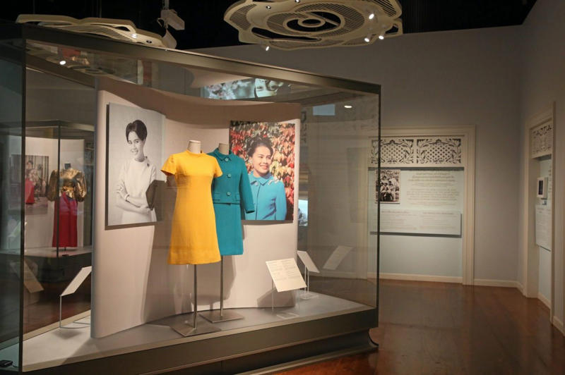 1. โรงฝึกศิลปาชีพ สวนจิตรลดา กรุงเทพฯ, 2. ศูนย์ศิลปาชีพบางไทร จังหวัดพระนครศรีอยุธยา, 3. พื้นที่ภาคตะวันออกเฉียงเหนือ, 4. พระตำหนักทักษิณราชนิเวศน์ จังหวัดนราธิวาส, 5. พิพิธภัณฑ์ผ้าในสมเด็จพระนางเจ้าสิริกิติ์ พระบรมราชินีนาถ กรุงเทพมหานคร