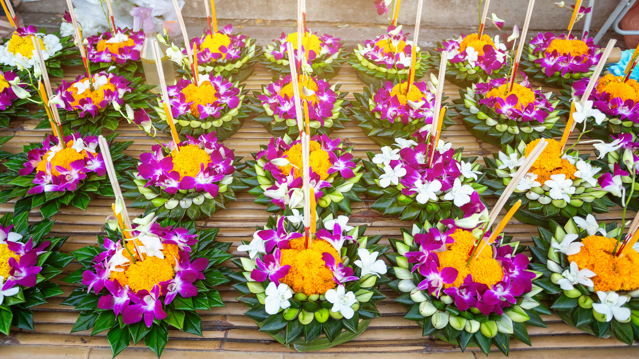 แคปชั่นลอยกระทงคนโสด ลอยกระทงคนเดียวสไตล์คนเหงา, แคปชั่นลอยกระทงอ่อยๆ หยอดมุกเสี่ยวลอยกระทงกับแฟน, แคปชั่นลอยกระทง ฮาๆ กวนๆ แซวเล่นแบบอารมณ์ดี, แคปชั่นลอยกระทงครอบครัว น่ารักอบอุ่น เรียกรอยยิ้ม, แคปชั่นลอยกระทง ภาษาอังกฤษ 2025