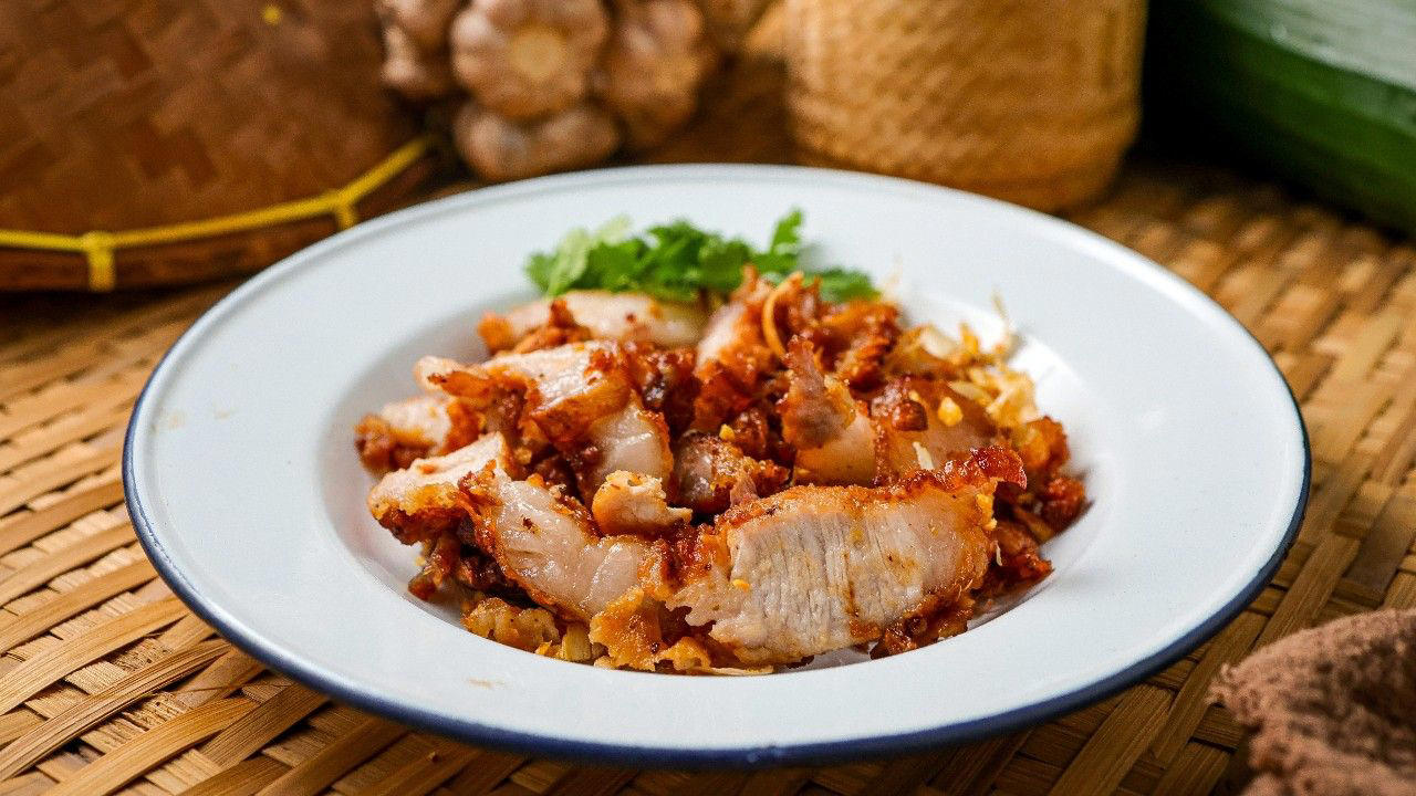 วิธีทำหมูทอดกระเทียมโบราณ สูตรดั้งเดิมหอมกลิ่นกระเทียมเจียว, วิธีทำหมูทอดกระเทียมในหม้อทอดไร้น้ำมัน, หมูทอดกระเทียมใช้หมูส่วนไหนดี, แจกเทคนิคทำหมูทอดกระเทียมให้อร่อยไม่อมน้ำมัน, หมูทอดกระเทียมกี่แคลอรี