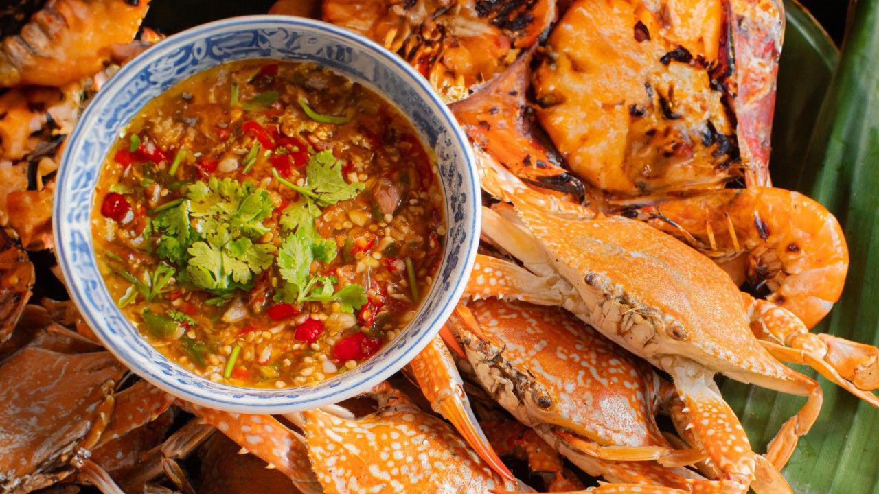 วัตถุดิบและส่วนผสม สูตรน้ำจิ้มซีฟู้ด รสเด็ด (สำหรับ 1 ถ้วย), วิธีทำน้ำจิ้มซีฟู้ด รสเด็ด สูตรอร่อยแซ่บ ทำเองได้ง่ายๆ , เคล็ดลับเพิ่มความแซ่บให้ “น้ำจิ้มซีฟู้ด รสเด็ด”, “น้ำจิ้มซีฟู้ด รสเด็ด” เสิร์ฟคู่กับอะไรถึงจะอร่อยแซ่บ