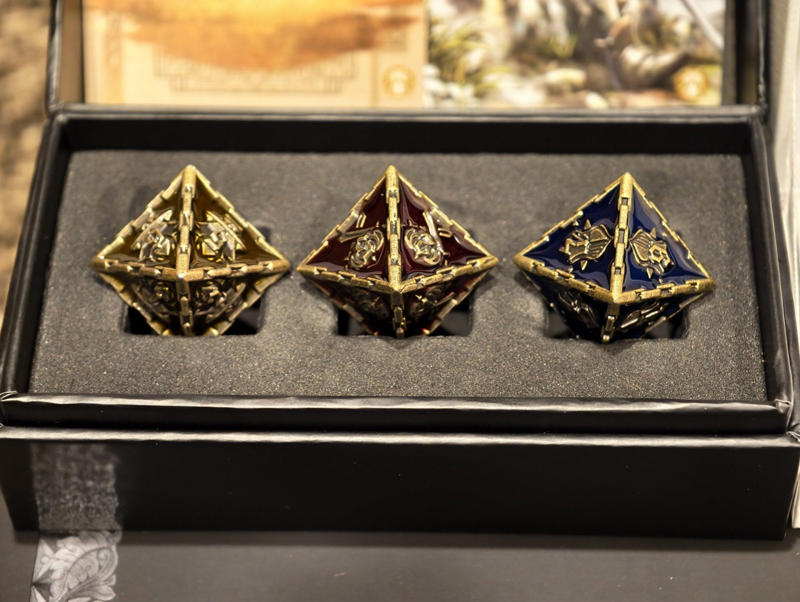 ​1. แผ่นเกมและ Digital Content: จุดเริ่มต้นของตำนาน, ​2. Music Arrangement Break &amp; Boost Vol.3: สุนทรียศาสตร์ที่จับต้องได้, ​3. Orsterra Map Mousepad: แผนที่แห่งยุทธศาสตร์, ​4. The Craftsmanship Playing Cards: ไพ่ที่ซ่อนจิตวิญญาณ, 5. Art Booklet: คลังภาพร่างแห่งโชคชะตา, ​6. 8-Sided Dice: ลูกเต๋าแห่งไตรภาคี, ​7. Ring of the Flamebringer: พันธสัญญาแห่งผู้นำเพลิง