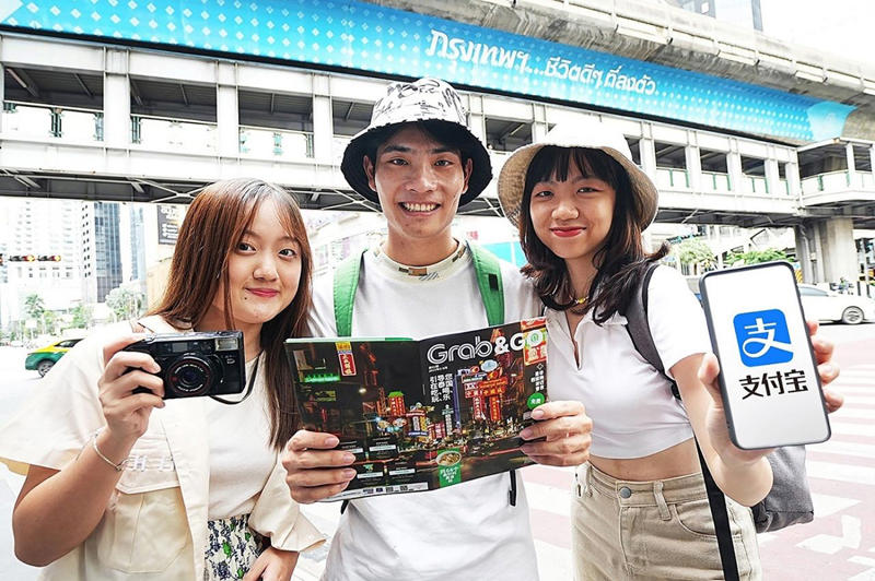 มูเตลูฟีเวอร์, เมืองรองดาวรุ่ง, พลังแฟนด้อม, นักท่องเที่ยวต่างชาติ, พฤติกรรมเน้นประหยัด, แชมป์ตลอดกาล, เครื่องดื่มแห่งปี, 3 เมนูดาวรุ่งพุ่งแรงแห่งปี 2025