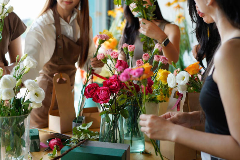 1. ประกาศศักดา “รักตัวเอง” คือที่สุด, 2. รวมพล “คนโสดสายกิน” จองบุฟเฟต์ปราบเซียน, 3. Digital Detox ปิดโซเชียลชั่วคราว, 4. กิจกรรม “สายมู” ขอความรักล่วงหน้า, 5. Solo Travel ทริปสั้นๆ ปั่นความสุข, 6. กิจกรรม Workshop ฮีลใจ แถมได้เพื่อนใหม่เพิ่มขึ้น