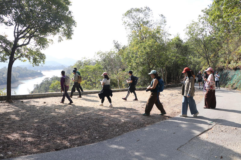 ‘ไซกุง’ มรดกโลกที่มนุษย์และธรรมชาติรังสรรค์ร่วมกัน, เข้าถึงง่าย: ‘ภูเขา’ อยู่ห่างจาก ‘รถไฟฟ้า’ เพียงไม่กี่ก้าว, ‘Peak Trail’: ป่าคอนกรีตที่ยั่งยืนบนพื้นที่อนุรักษ์ 63%, วิถีชาวเกาะลัมมา: เข็มนาฬิกาเดินช้าลงตามจังหวะน้ำขึ้น-ลง, บทสรุปฮ่องกงในมิติใหม่ที่มากกว่าการช้อปปิ้ง