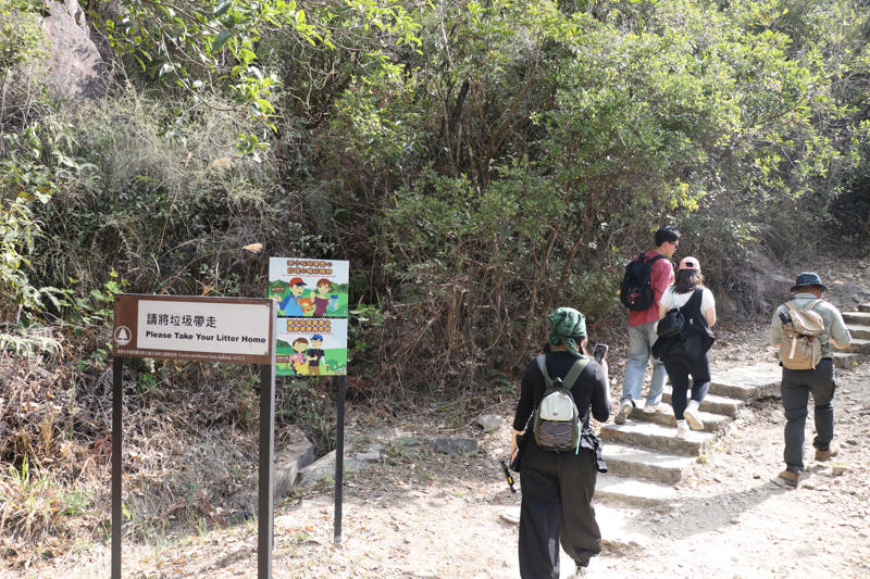 ‘ไซกุง’ มรดกโลกที่มนุษย์และธรรมชาติรังสรรค์ร่วมกัน, เข้าถึงง่าย: ‘ภูเขา’ อยู่ห่างจาก ‘รถไฟฟ้า’ เพียงไม่กี่ก้าว, ‘Peak Trail’: ป่าคอนกรีตที่ยั่งยืนบนพื้นที่อนุรักษ์ 63%, วิถีชาวเกาะลัมมา: เข็มนาฬิกาเดินช้าลงตามจังหวะน้ำขึ้น-ลง, บทสรุปฮ่องกงในมิติใหม่ที่มากกว่าการช้อปปิ้ง
