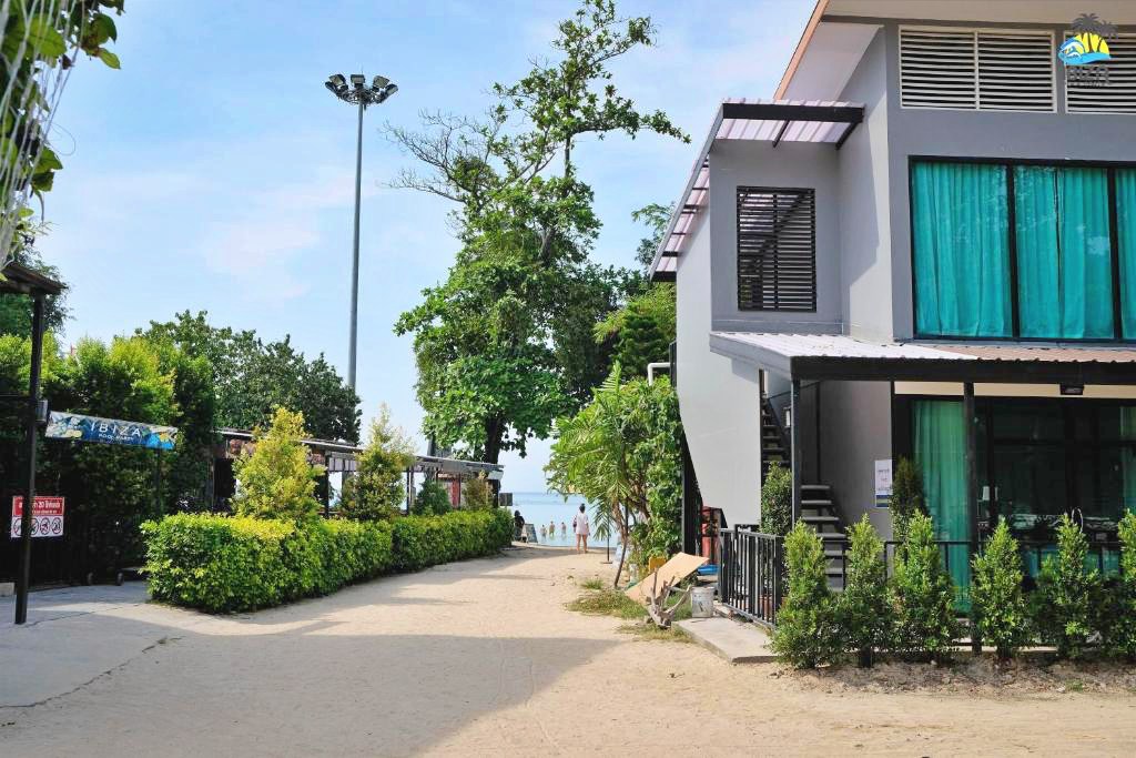 chaokoh phi phi hotel & resort, hip seaview resort @ phi phi, p2 wood loft, phi phi cliff beach resort, phi phi coco beach resort, phi phi harbour view hotel, phi phi island village beach resort, phi phi nice beach hotel hip, phi phi the beach resort, pp mountain beach resort, pp princess resort, villa 360 resort and spa, zeavola hotel, ชาวเกาะ พีพี โฮเต็ล แอนด์ รีสอร์ต, ที่พักพีพี, ที่พักพีพี 2024, ที่พักพีพี 2567, ที่พักเกาะพีพี, ที่พักเกาะพีพี 2024, ที่พักเกาะพีพี 2567, ที่พักเกาะพีพี ติดทะเล, ที่พักเกาะพีพี ติดทะเล 2024, ที่พักเกาะพีพี ติดทะเล 2567, ที่พักเกาะพีพี ติดหาด, ที่พักเกาะพีพีดอน, พาราไดส์ รีสอร์ท พีพี, พี2 วูดลอฟต์, พีพี ปรินเซส รีสอร์ท, พีพี ลองบีช รีสอร์ท แอนด์ วิลล่า, พีพี ฮาร์เบอร์วิว โฮเต็ล, พีพี เดอะ บีช รีสอร์ท, พีพี เมาน์เท็น บีช รีสอร์ท, พีพี โคโค่ บีช รีสอร์ท, พีพี ไนซ์ บีช โฮเต็ล ฮิป, พีพี ไอส์แลนด์ วิลเลจ บีช รีสอร์ท, พีพีคลิฟ บีช รีสอร์ท, วิลล่า 360 รีสอร์ท แอนด์ สปา, ฮิปซีวิวรีสอร์ทแอทพีพี, เกาะพีพี, เกาะพีพีดอน, โรงแรมซีโวล่า, top 15+ ที่พักเกาะพีพี [กรกฎาคม 2024] ติดทะเล วิวสวย จังหวัดกระบี่