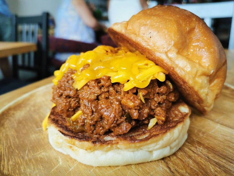 top 10+ ร้านอาหารอเมริกัน เบอร์เกอร์ชีสเยิ้มไส้ทะลัก สเต็กเนื้อนุ่มชุ่มฉ่ำในย่านสุขุมวิท