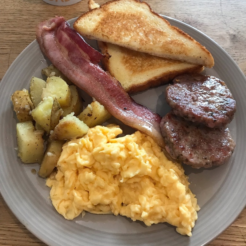 top 10+ ร้านอาหารอเมริกัน เบอร์เกอร์ชีสเยิ้มไส้ทะลัก สเต็กเนื้อนุ่มชุ่มฉ่ำในย่านสุขุมวิท