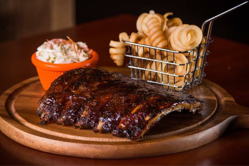 top 10+ ร้านอาหารอเมริกัน เบอร์เกอร์ชีสเยิ้มไส้ทะลัก สเต็กเนื้อนุ่มชุ่มฉ่ำในย่านสุขุมวิท