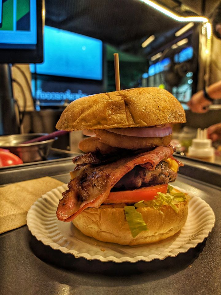 top 10+ ร้านอาหารอเมริกัน เบอร์เกอร์ชีสเยิ้มไส้ทะลัก สเต็กเนื้อนุ่มชุ่มฉ่ำในย่านสุขุมวิท