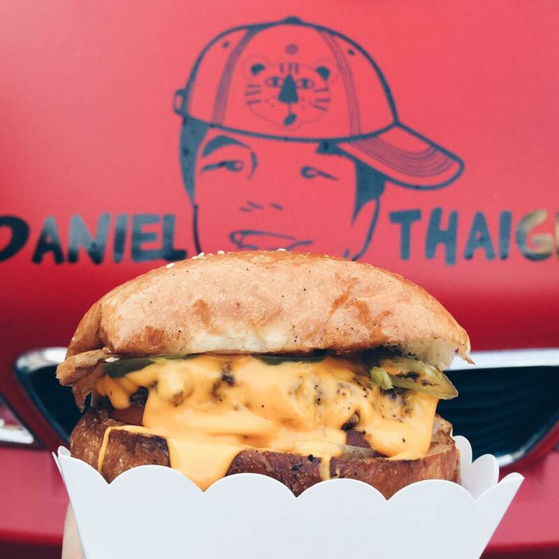 top 10+ ร้านอาหารอเมริกัน เบอร์เกอร์ชีสเยิ้มไส้ทะลัก สเต็กเนื้อนุ่มชุ่มฉ่ำในย่านสุขุมวิท