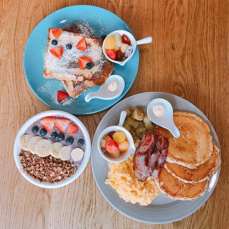 top 10+ ร้านอาหารอเมริกัน เบอร์เกอร์ชีสเยิ้มไส้ทะลัก สเต็กเนื้อนุ่มชุ่มฉ่ำในย่านสุขุมวิท