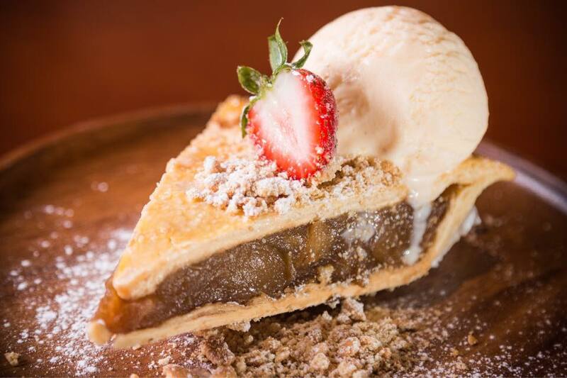 top 10+ ร้านอาหารอเมริกัน เบอร์เกอร์ชีสเยิ้มไส้ทะลัก สเต็กเนื้อนุ่มชุ่มฉ่ำในย่านสุขุมวิท