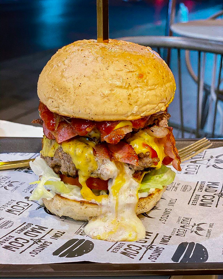 top 10+ ร้านอาหารอเมริกัน เบอร์เกอร์ชีสเยิ้มไส้ทะลัก สเต็กเนื้อนุ่มชุ่มฉ่ำในย่านสุขุมวิท